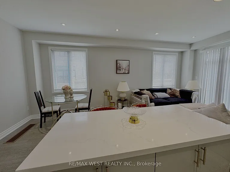 6 Larkin Ln — Photo 4
