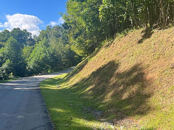 3rd image of 172 Hump View Trail