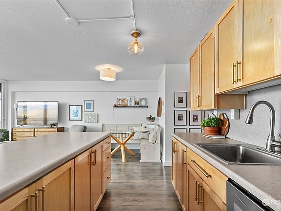 5th image of 235 Broadway #600