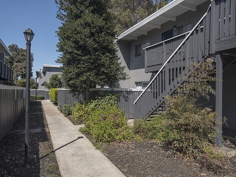 Monterey Townhouse — Photo 50