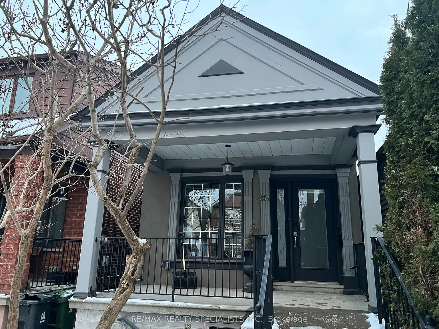 252 Earlscourt Ave photo 1