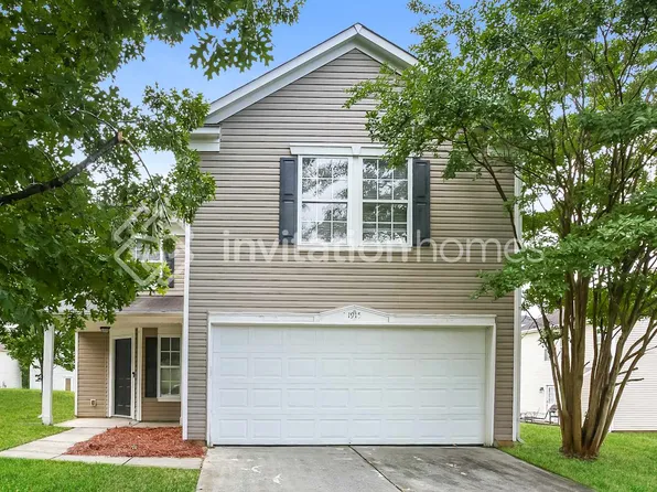 1915 Almond Hills Dr, Charlotte, NC 28262