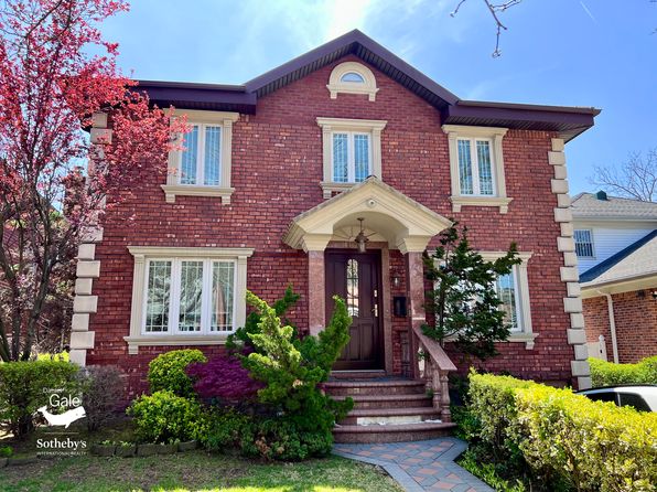 65-42 Cromwell Cres