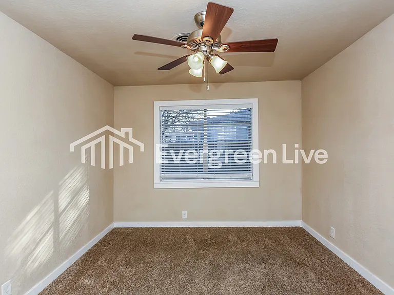 7105 Robinhood Ln — Photo 14