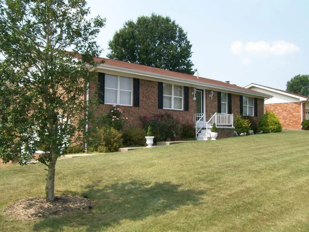 24 Lynn Ln photo 1