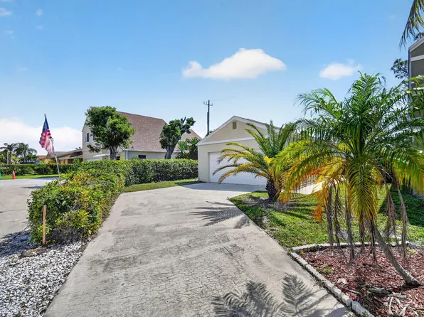 9 Corrie Place, Boynton Beach, FL 33426