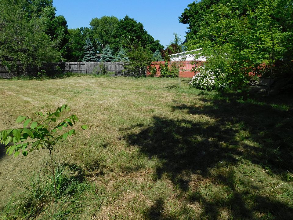 2nd image of 320 E Main St