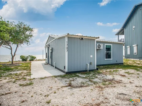 1707 N Ocean Dr, Port Lavaca, TX 77979