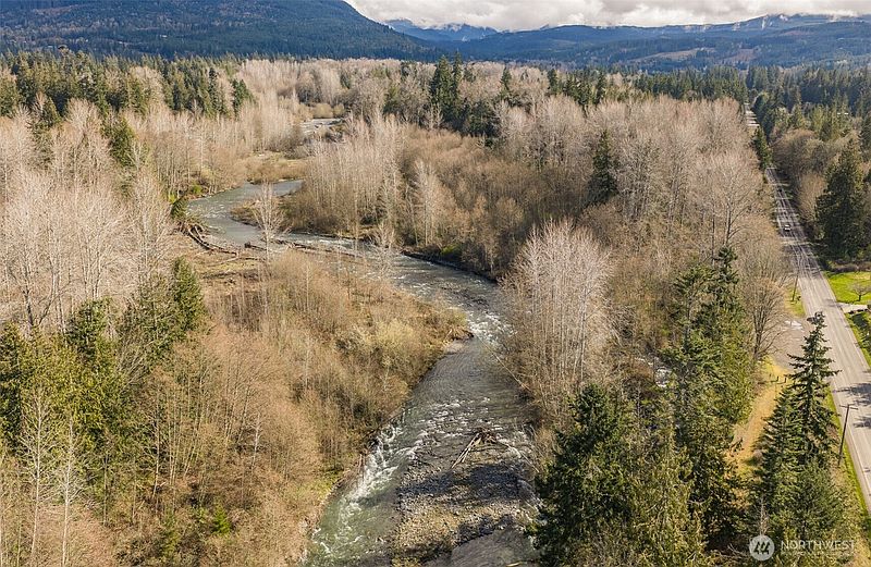 3rd image of 772 Taylor Cutoff Road