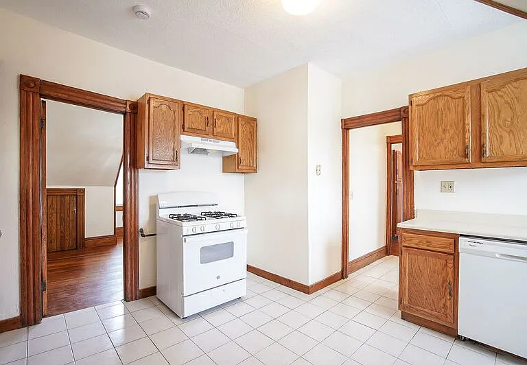 74 Crystal Ave #3 — Photo 3