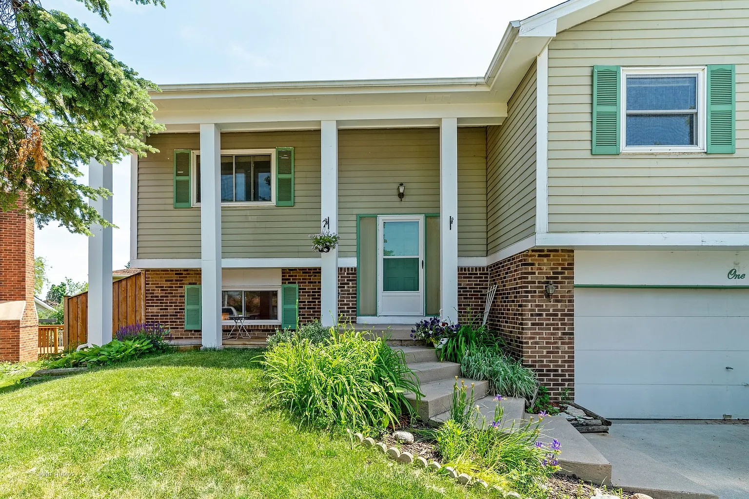 1 Lorraine Ave photo 1