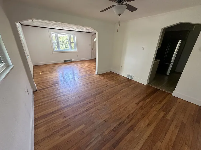 1016 Old Washington Rd — Photo 6