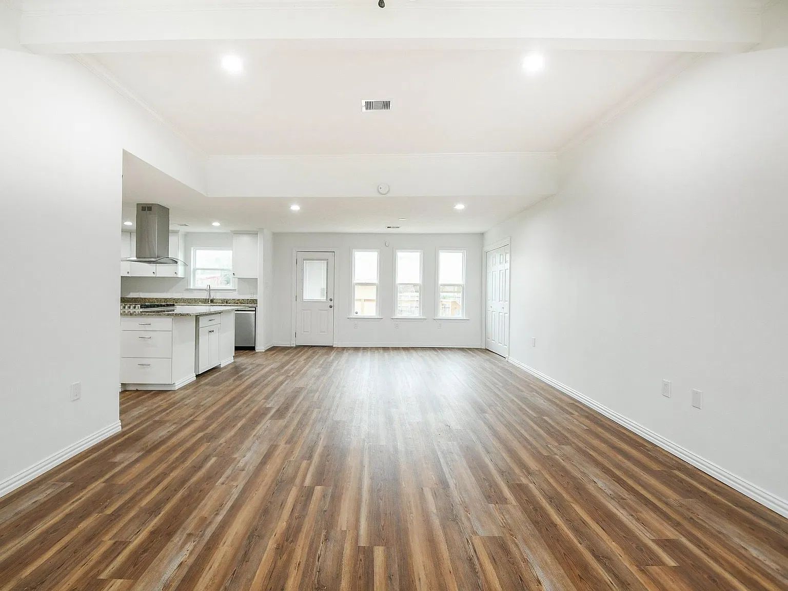 4 bed, 2.0 bath, 1654 sqft, $3,000 — Photo 2