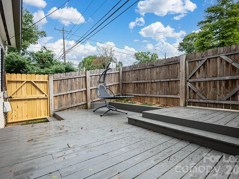2525 Runnymede Ln — Photo 18