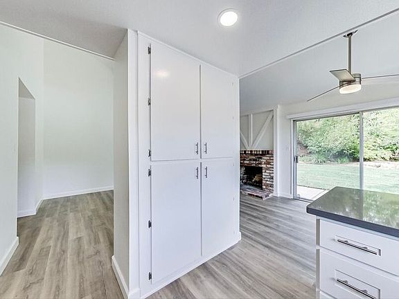 4th image of 1412 Parkwood Dr