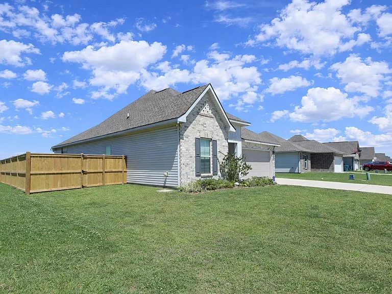 259 Shadow Pointe Rd — Photo 3