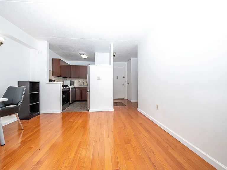 301 Cathedral Pkwy #7V — Photo 4