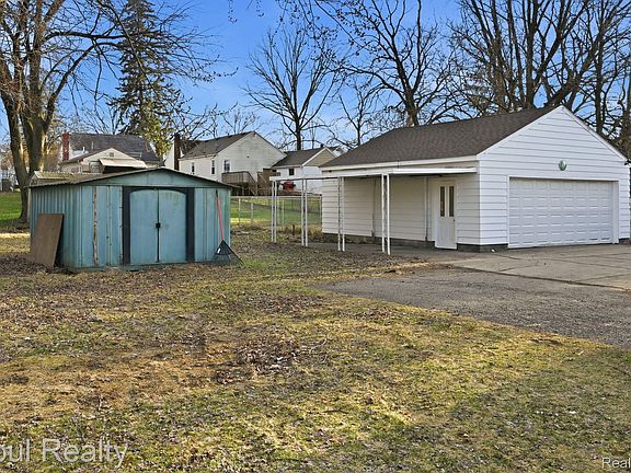 3rd image of 522 E Cavanaugh Rd