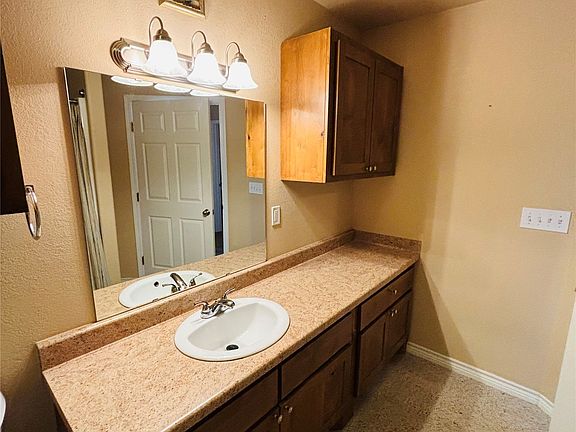 5th image of 507 Independence St