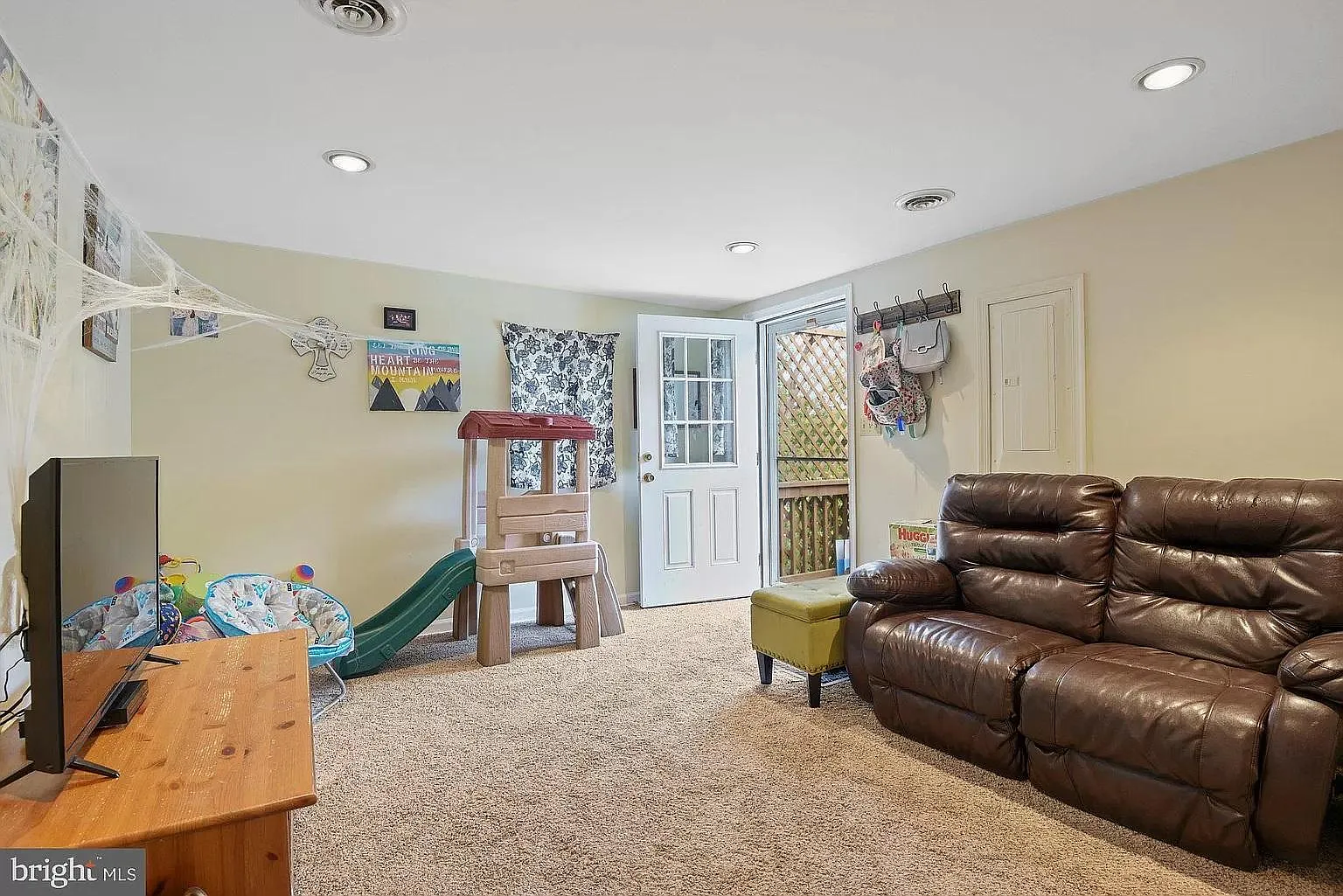 2 bed, $1,600 — Photo 1