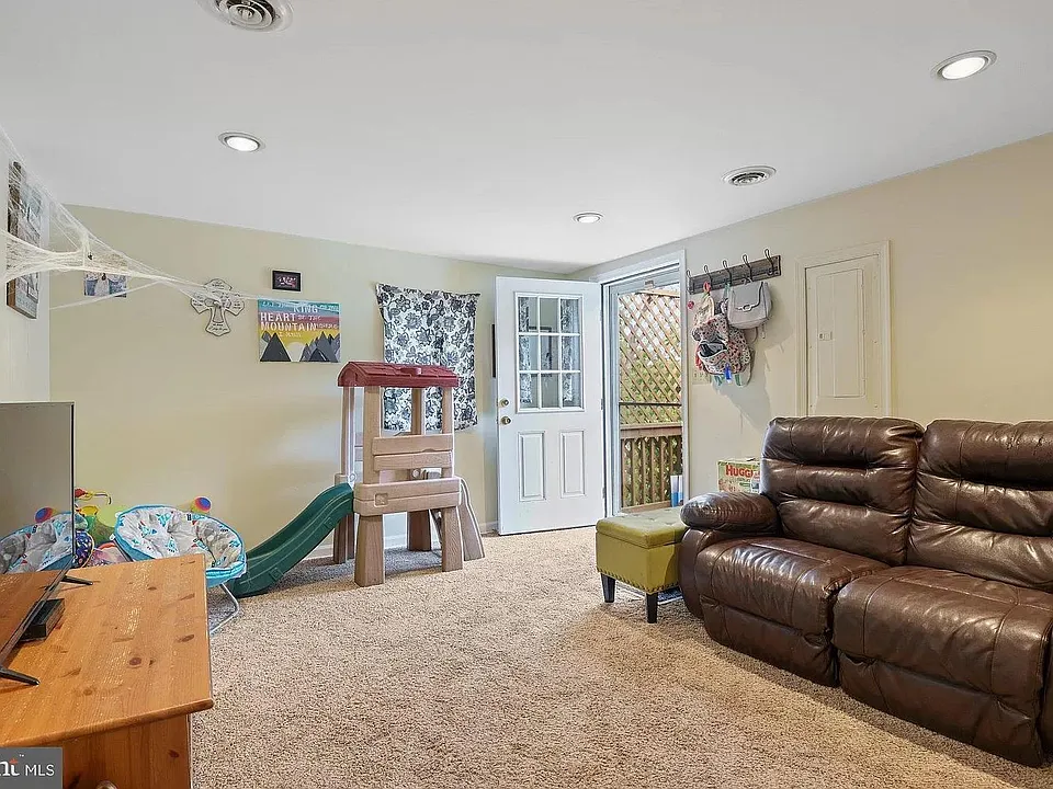 215 Westminster Ave #B