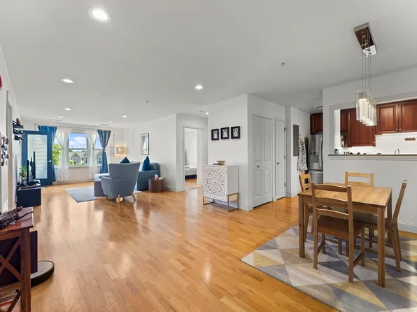 318 Rindge Ave Unit 411, Cambridge, MA 02140