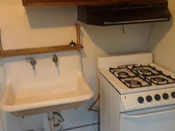 2nd image of 342 N Adams St