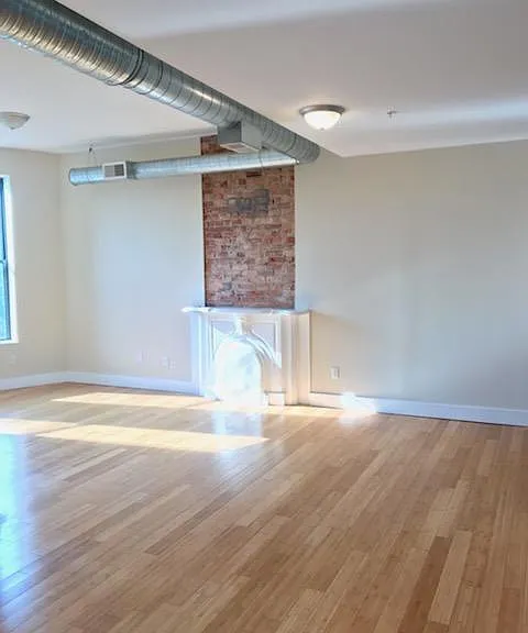 2733 Woodburn Ave #303 — Photo 6