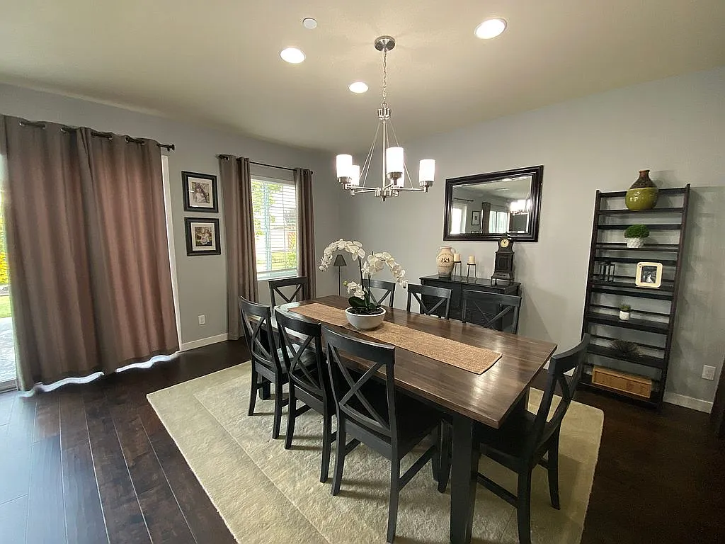 701 Kineo Ct photo 1