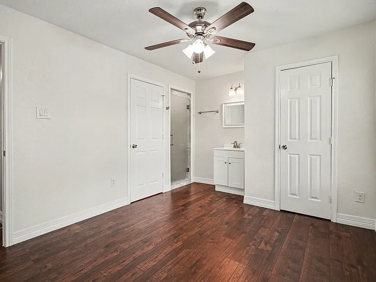 702 E Republic Ave — Photo 8