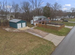 709 Park Shore Dr, Cassopolis, MI 49031