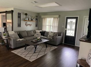 726 Holland Ave, Port Neches, TX 77651