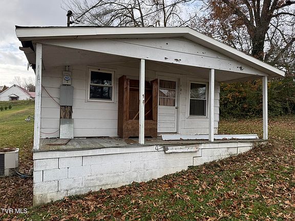 3rd image of 121 Henderson St