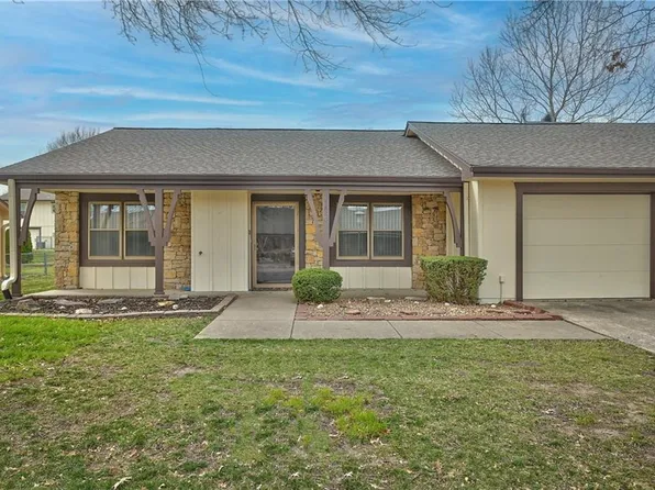 18820 Sunrise Dr, Belton, MO 64012