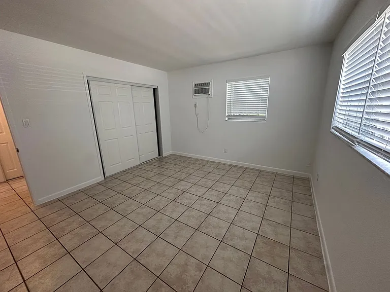 1010 SW 16th Ave — Photo 13