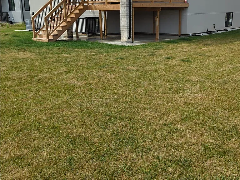 41 Kingsbridge Dr — Photo 2