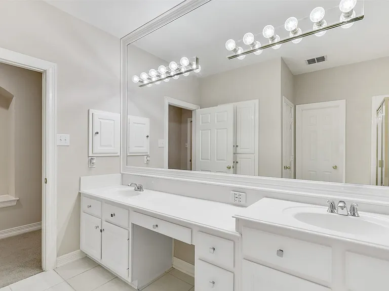 1007 W Bluff St — Photo 19