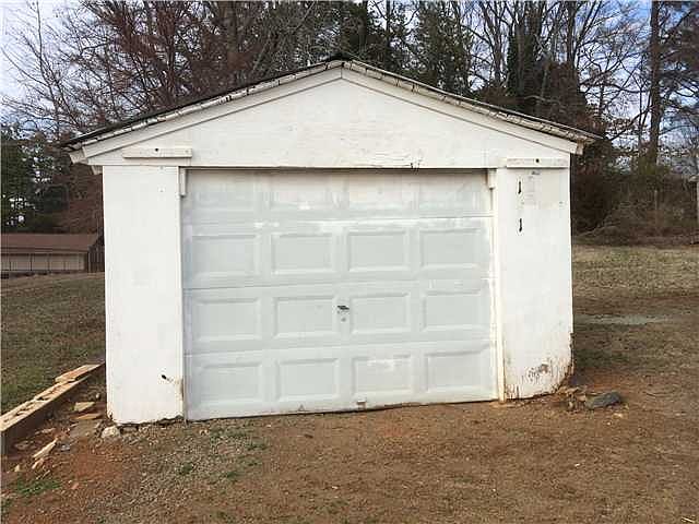 2nd image of 141 E Peacock Ave