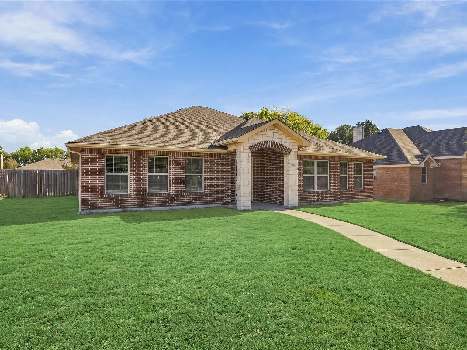 4 bed, 1816 sqft, $2,200 — Photo 2