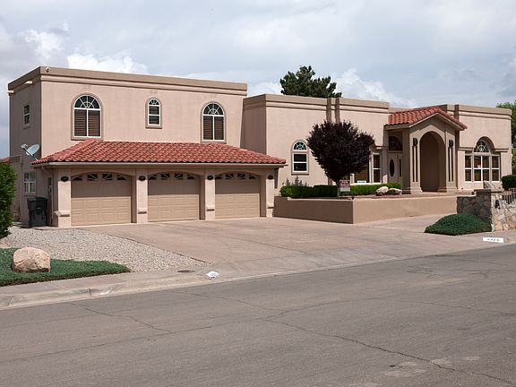 3rd image of 2423 Desert Hills Dr