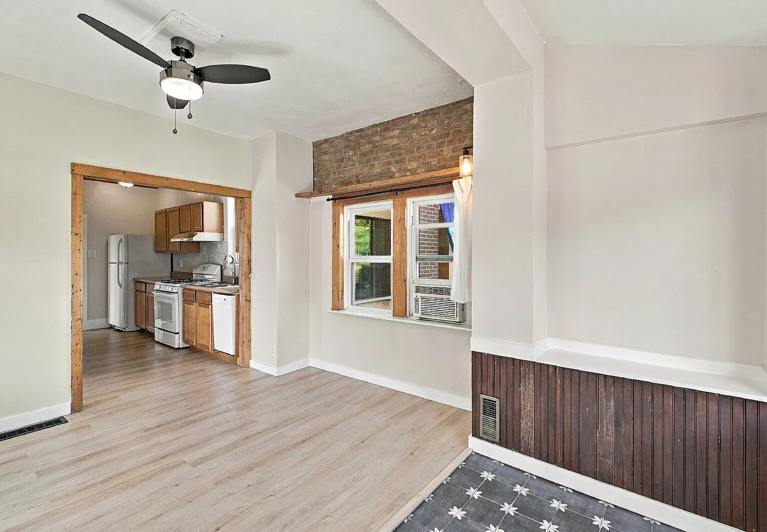 1 bed, 1.0 bath, 898 sqft, $1,800 — Photo 3