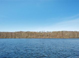 7 Kirk Lake Dr, Mahopac, NY 10541