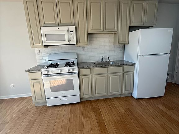 2nd image of 4143 Westminster Ave #2