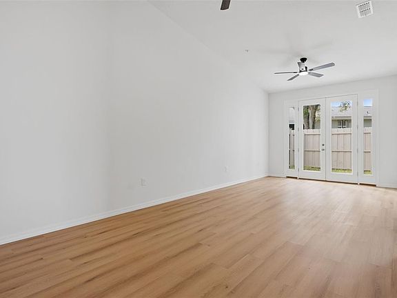 4th image of 1411 OAK PL #A