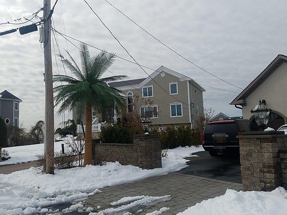 3rd image of 164 Secatogue Ln W