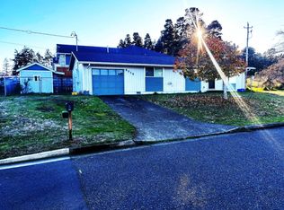 2715 11th St, North Bend, OR 97459