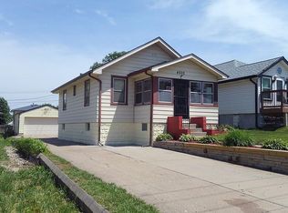 4602 Q St, Omaha, NE 68117