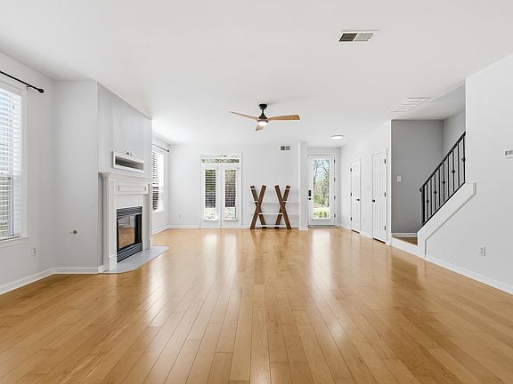 4th image of 1460 Island Pl E