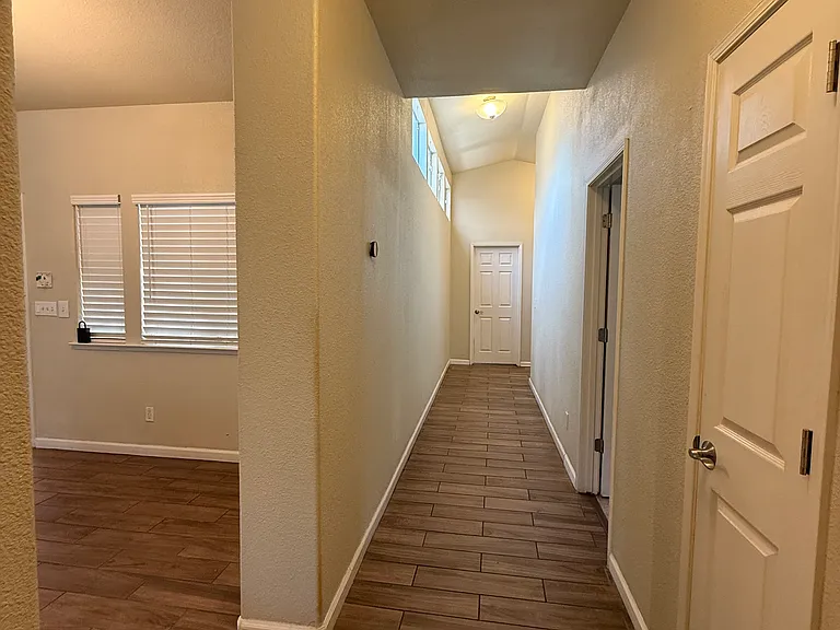 314 N Cypress Ave — Photo 18