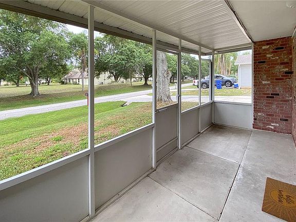 3rd image of 944 Landsdowne Dr